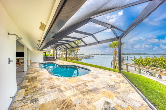 Building Photo - 3501 SE Kubin Ave