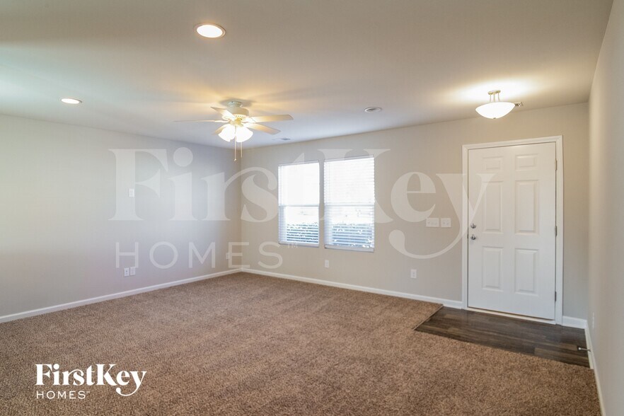 Building Photo - 143 Rockingham Way