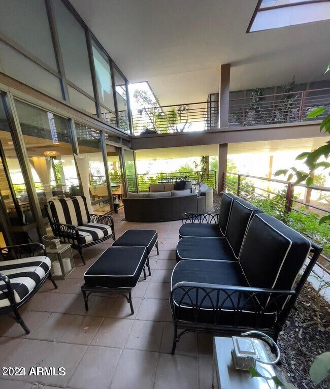 Building Photo - 7127 E Rancho Vista Dr