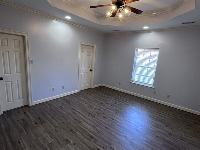 Building Photo - 29 Oak Crest Dr