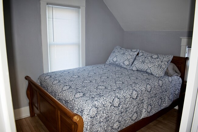 Building Photo - 838 E Washington St