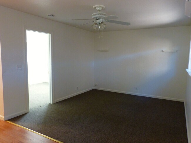 Building Photo - MON301