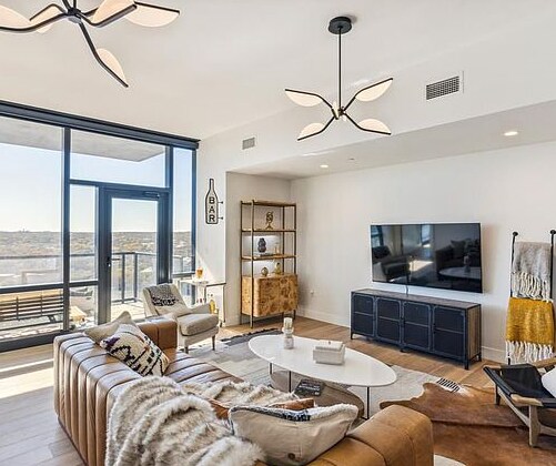 Building Photo - 70 Rainey St