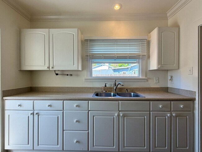 Building Photo - Carlsbad Home across from Holiday Park