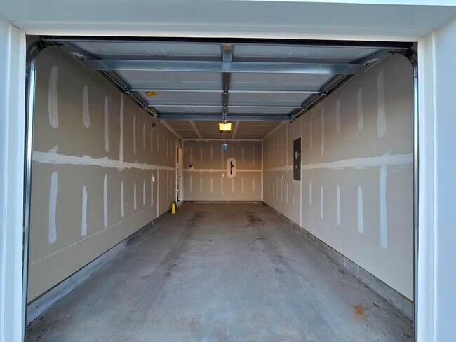 Building Photo - 162 Wall St