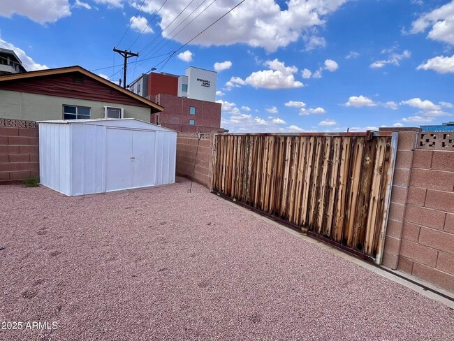 Building Photo - 1337 N 71st St