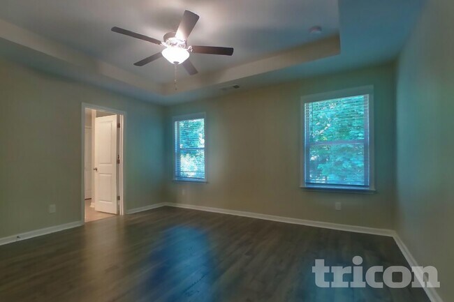Building Photo - 305 Knowles Pl