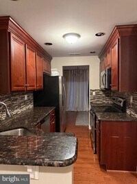 Building Photo - 293 Stanton Ct