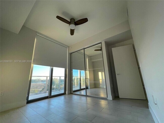 Building Photo - 2000 Metropica Wy