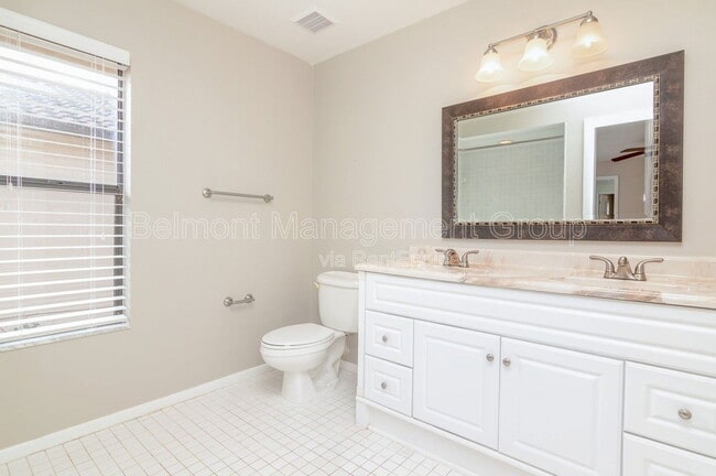 Building Photo - 1049 Aragon Ave