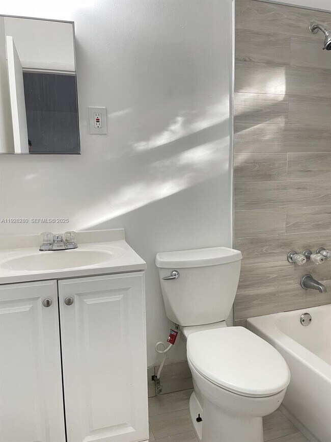 Building Photo - 330 SW 19th St