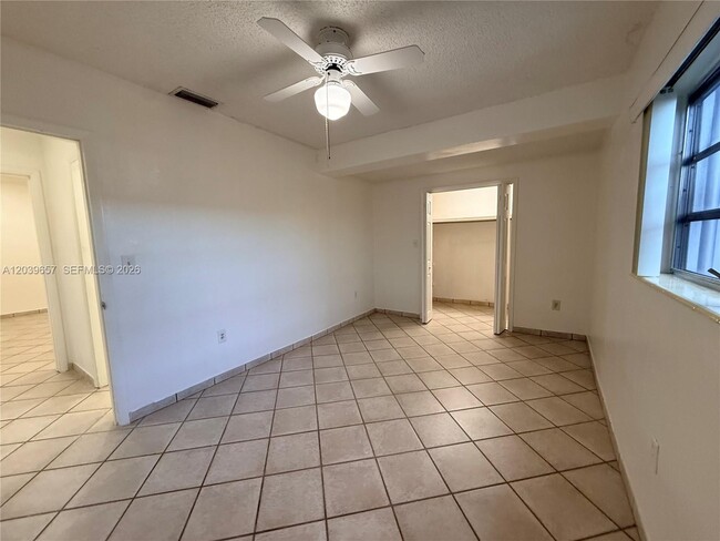 Building Photo - 561 W 39th St