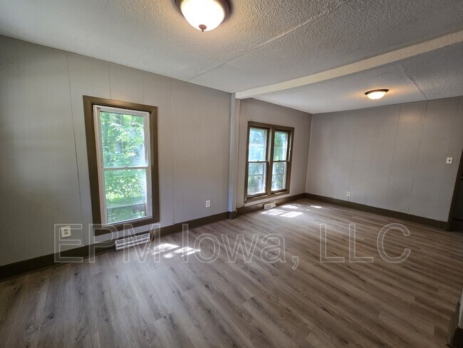 Building Photo - 519 Adams St