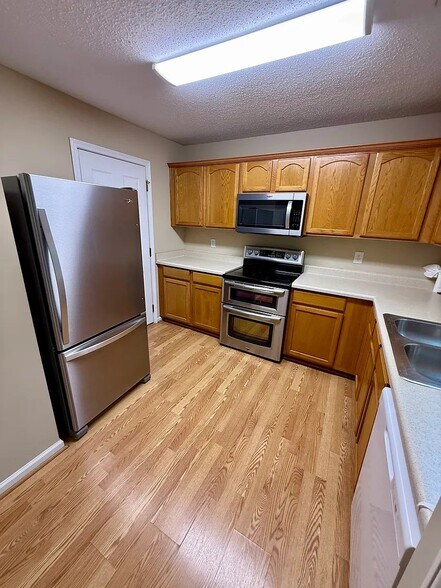 Building Photo - 531 Fox Creek Crossing