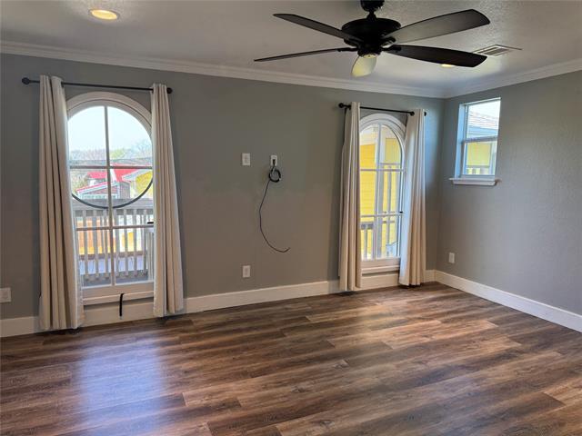 Building Photo - 5016 I-35