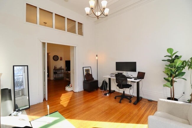 Building Photo - 270 Montgomery St