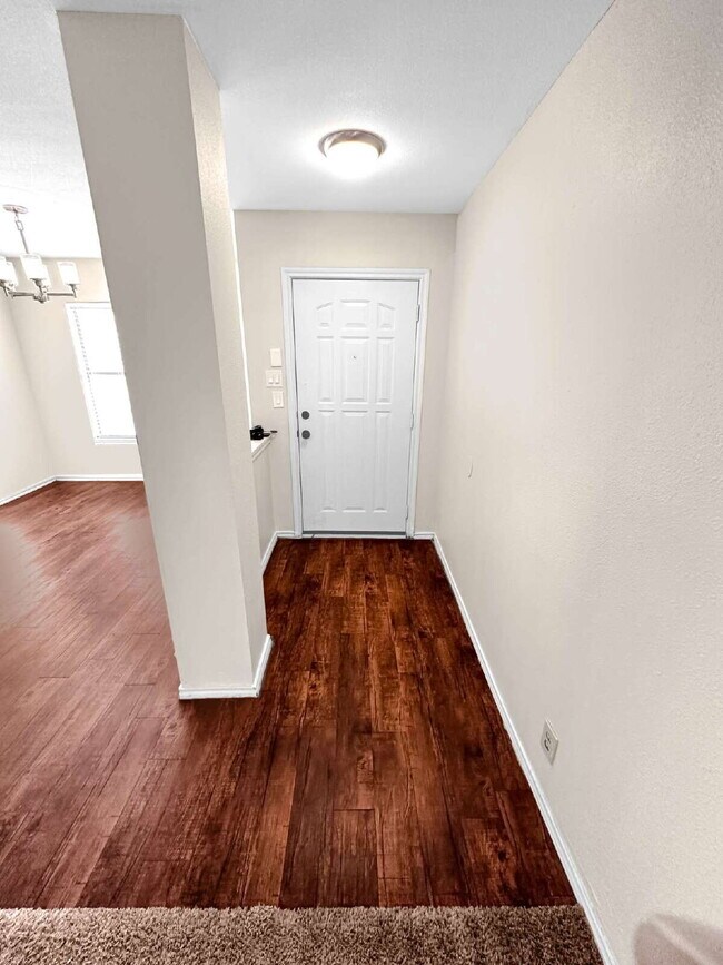 Building Photo - Cozy 2 Bedroom 2 Bath 1 Story Home