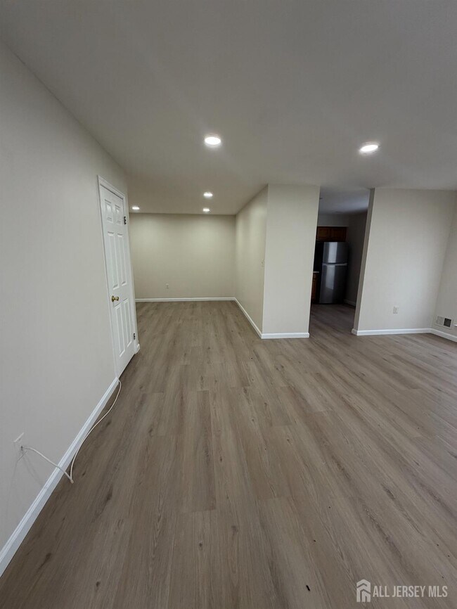 Building Photo - 32 Columbus Dr