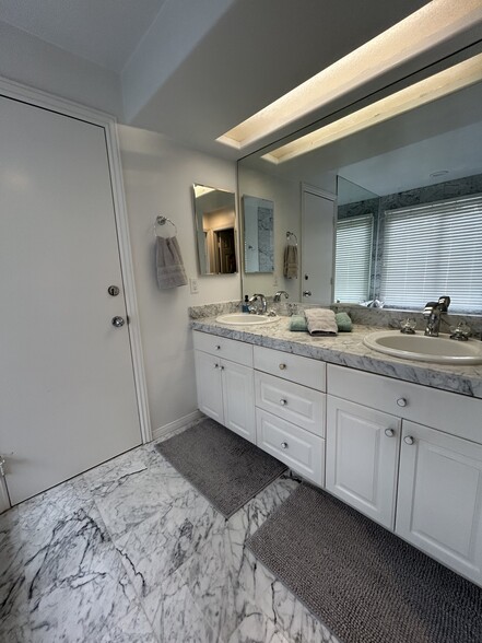Primary Bath - 5537 Bellevue Ave