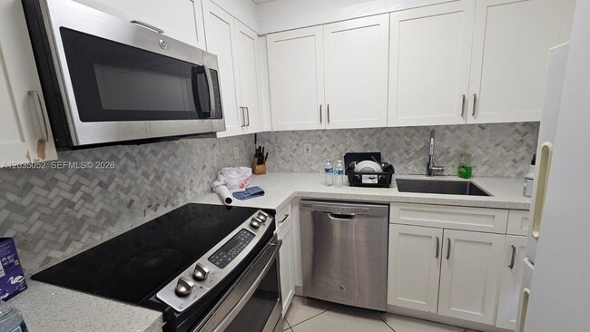 Building Photo - 220 Kings Point Dr