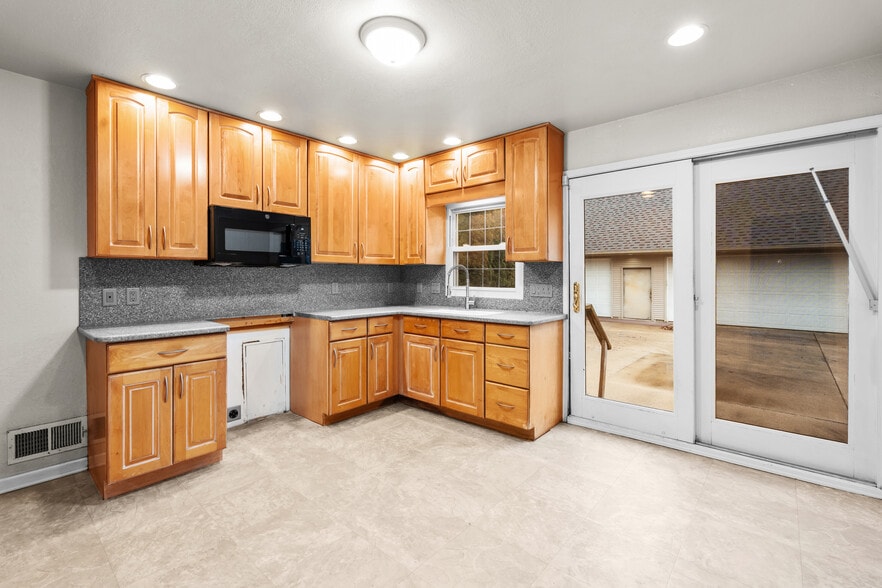 Building Photo - 511 Continental Blvd