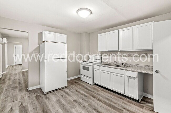 Building Photo - 970 Edgemont Ave
