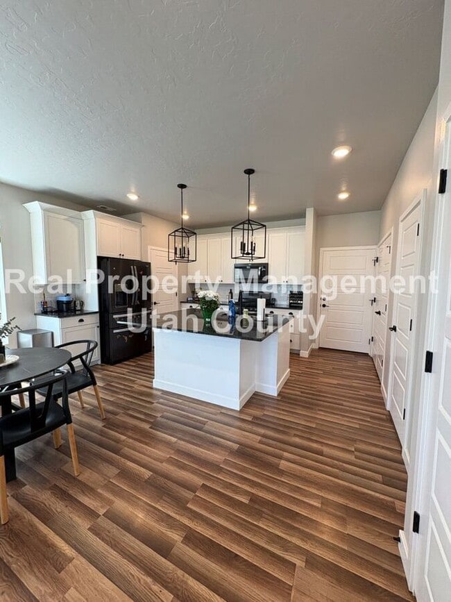 Building Photo - 264 S Hidden Lagoon Pl
