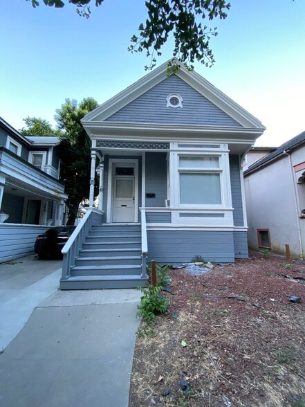 Building Photo - 366 S 10th St