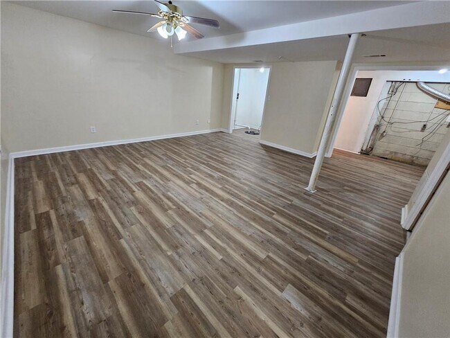 Building Photo - 2596 Woodland Dr NW