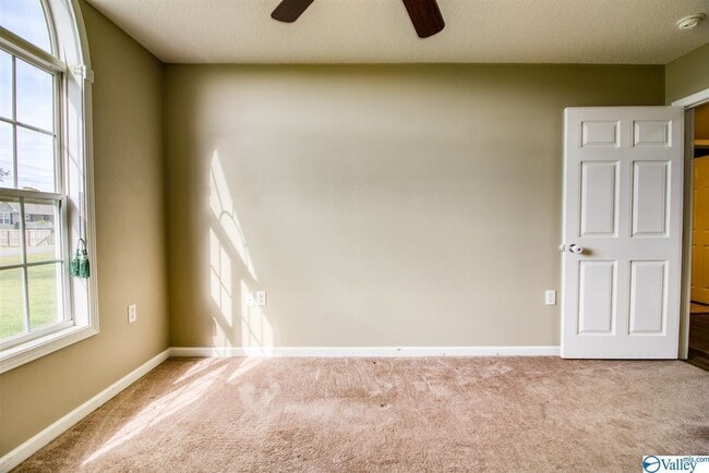 Building Photo - 328 Land Cir