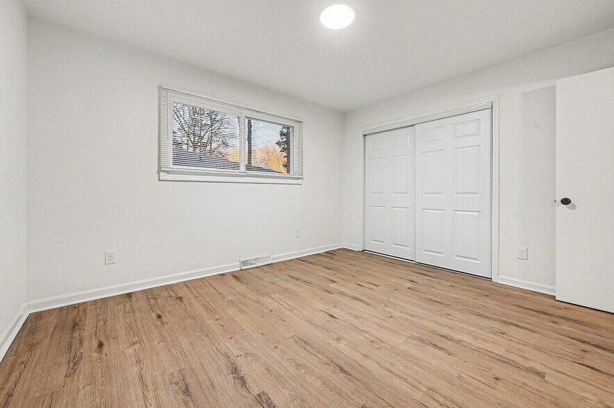 Building Photo - 5003 Lakecrest Dr