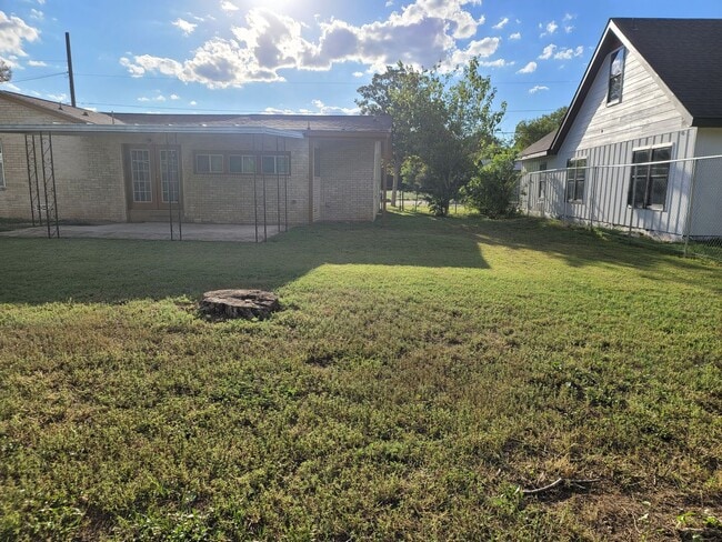 Building Photo - 4/2/2 TOTALLY renovated home