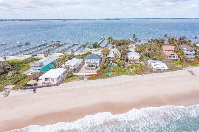 Building Photo - 12936 Jimmy Buffett Mem Hwy