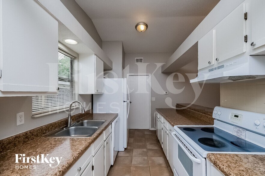 Building Photo - 12213 Hidden Brook Dr