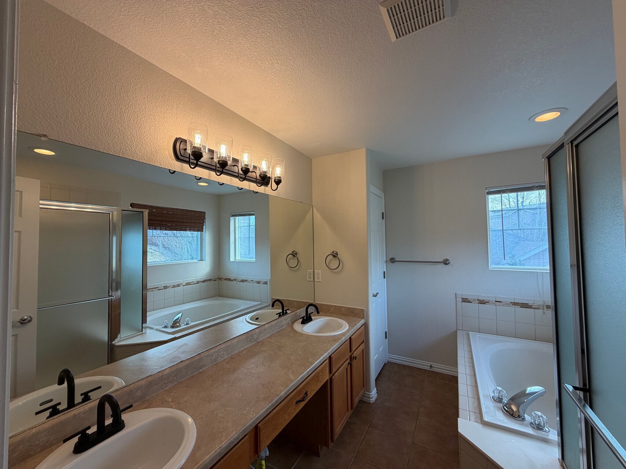 Building Photo - 2788 S Killarney Way