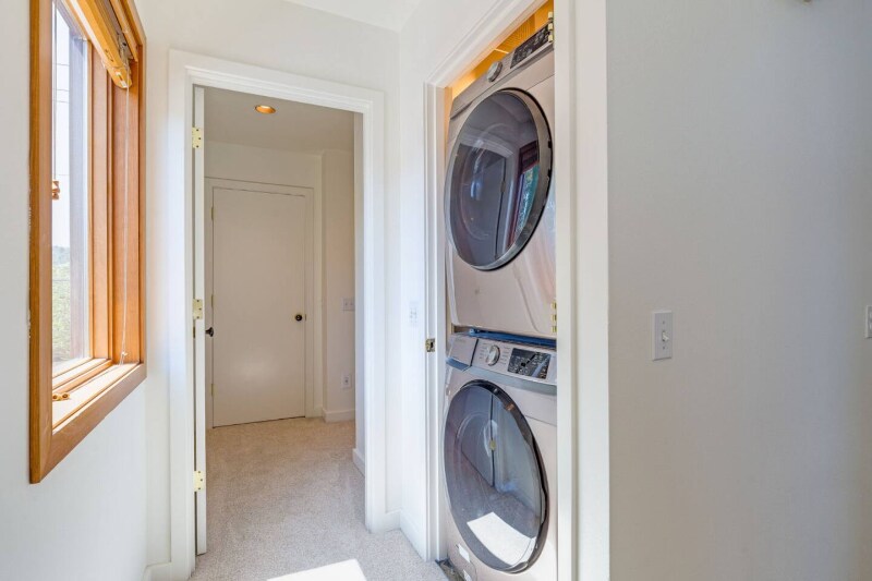 Building Photo - 2026 Fairview Ave E