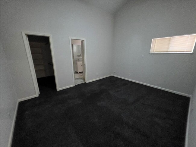 Building Photo - 5026 Birchmont Dr