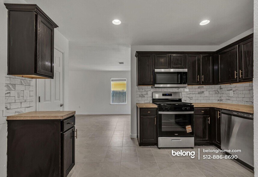 Building Photo - 5008 Irvine Ln