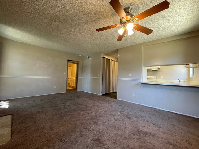 Building Photo - Charming 2-Bedroom Condo in Prime Citrus Heights Location