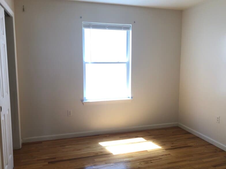 Bedroom - 76 Port Ave