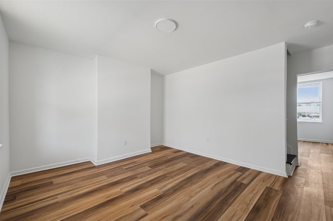 Building Photo - 6154 Glenmore Ave