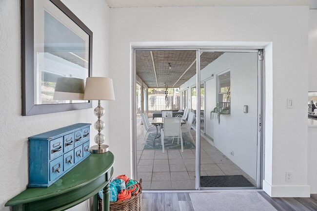 Building Photo - 3221 Spanish River Dr