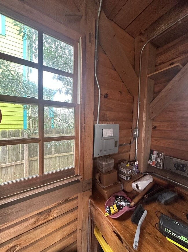 Building Photo - Shotgun Home in the Boulevard Neighborhood - Move in date June 1st, 2026