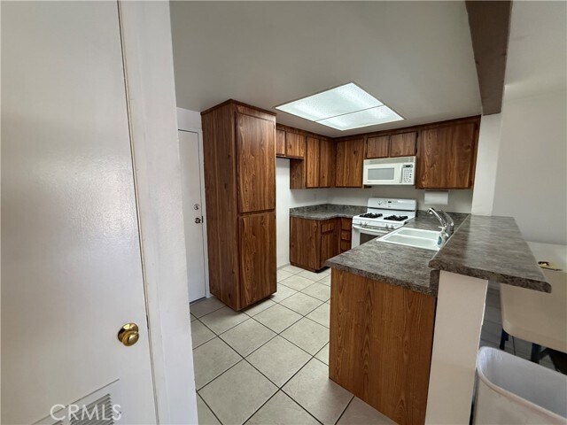 Building Photo - 2355 S Greenwood Pl