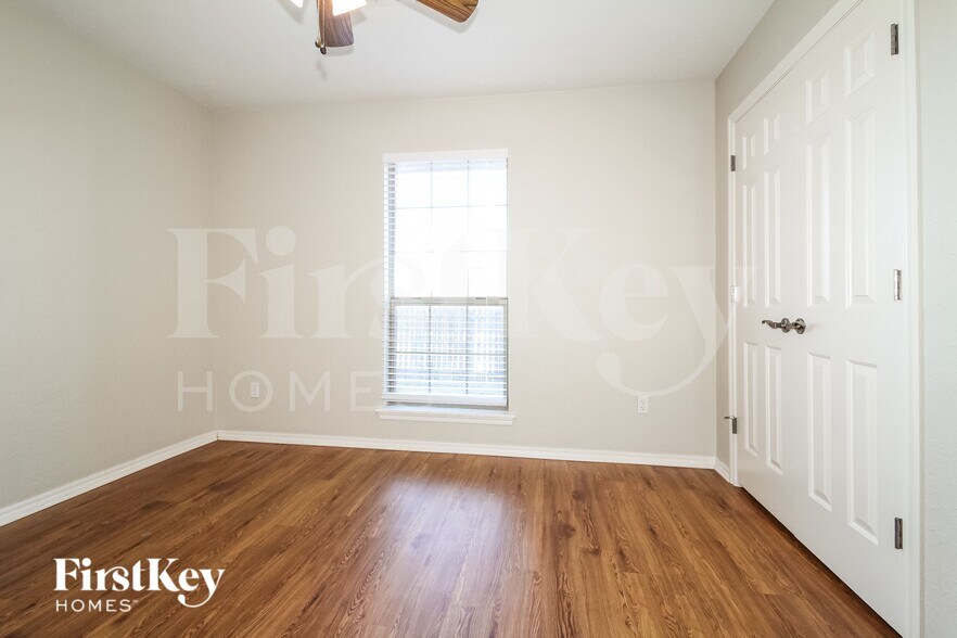 Building Photo - 3113 Highland Glen