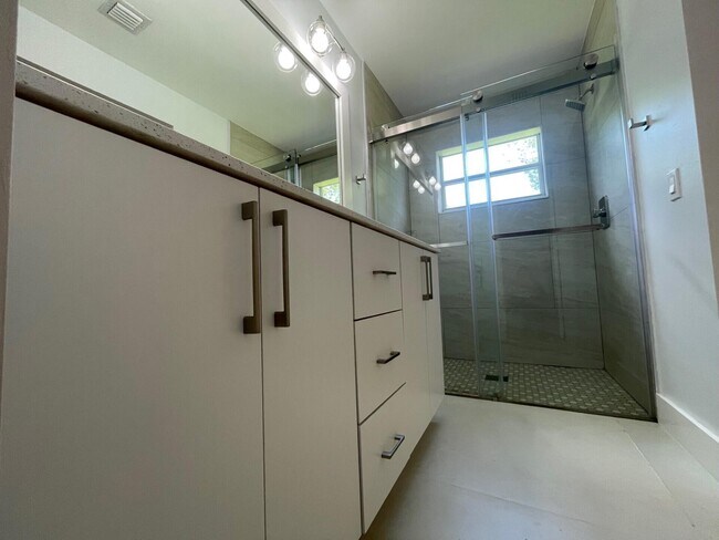 Building Photo - 1630 Zenith Way