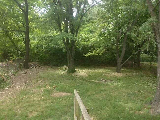 Building Photo - 1351 N Stephens Ave