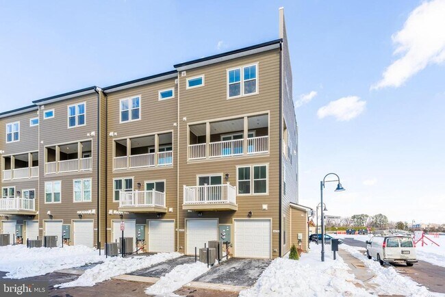 Building Photo - 44592 Strabane Ter