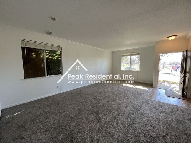 Building Photo - Spacious 4bd/2.5ba Rocklin Home with 2 Car...