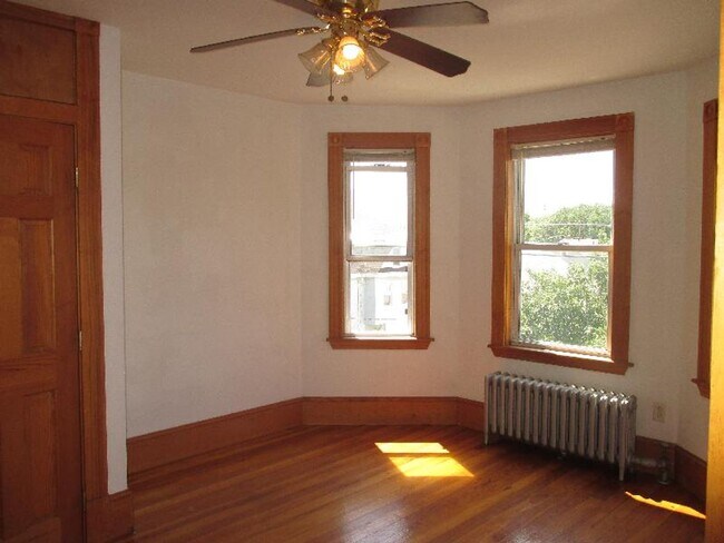 Building Photo - 47 Litchfield St